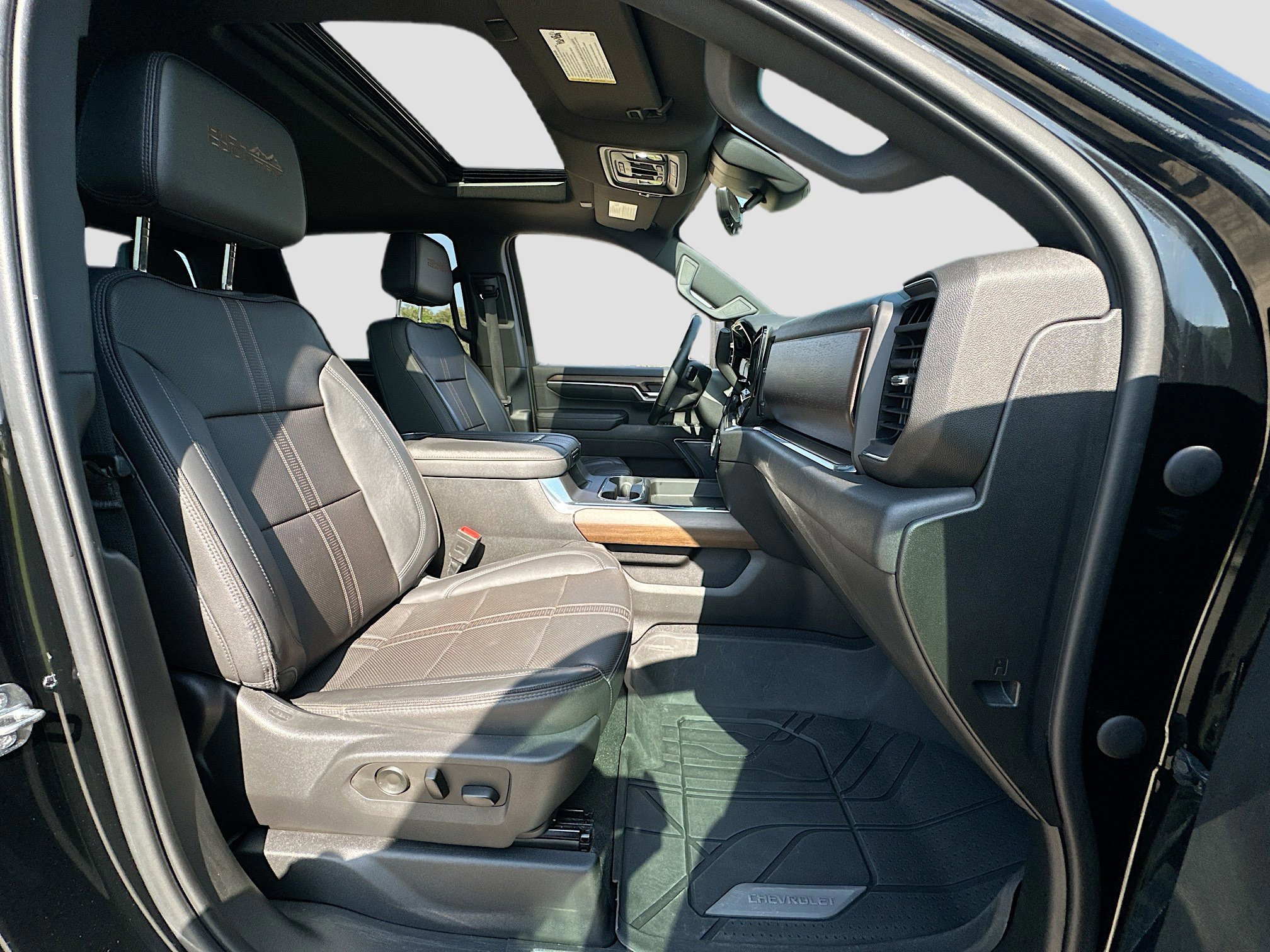 Used 2024 Chevrolet Silverado 2500 High Country w/ High Country Premium Package image 29