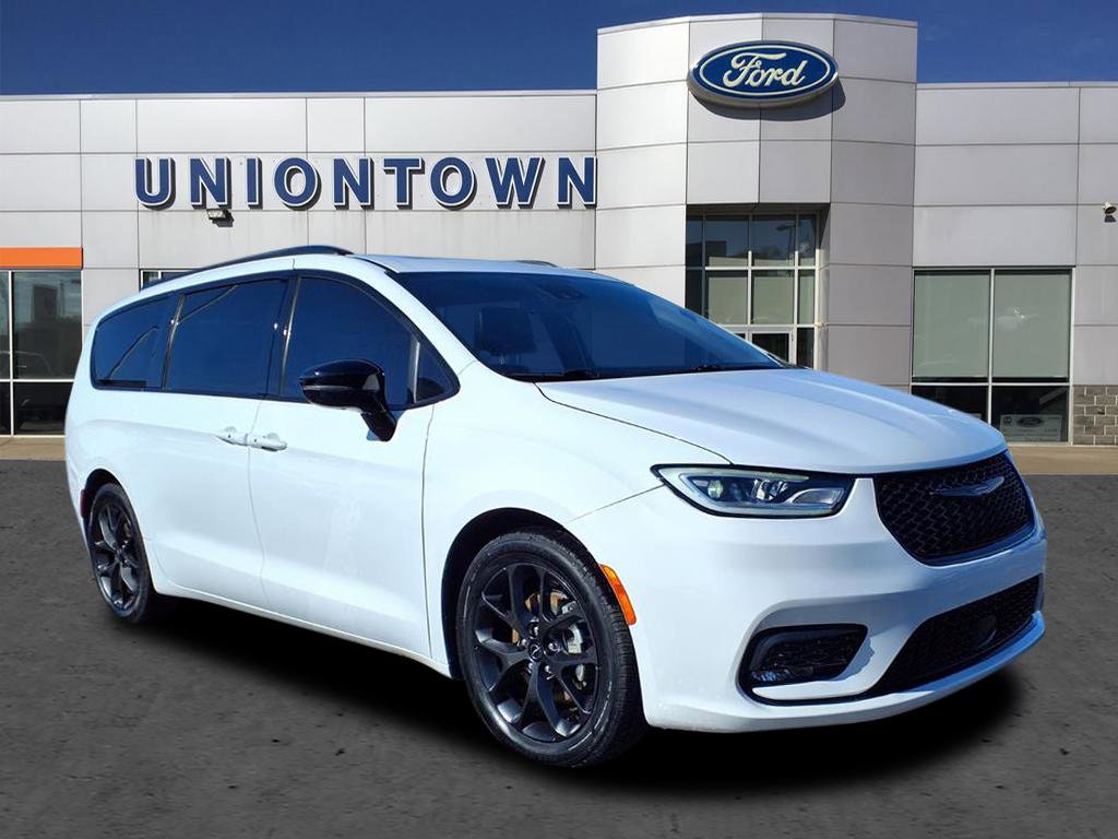 Used 2025 Chrysler Pacifica Limited image 1