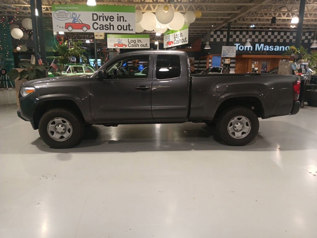 Used 2021 Toyota Tacoma SR AWD/4WD image 9