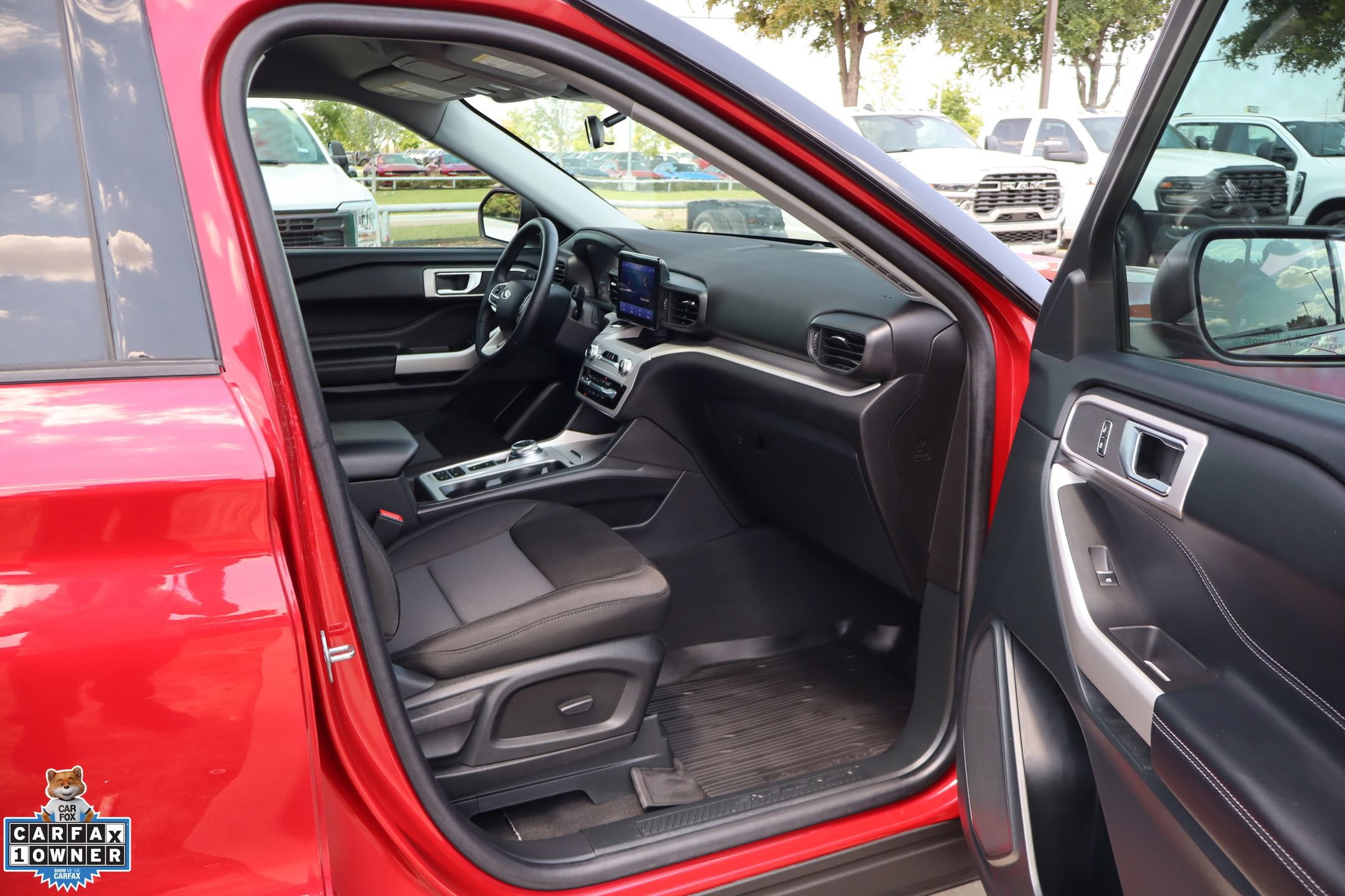 Certified 2024 Ford Explorer XLT RWD image 28