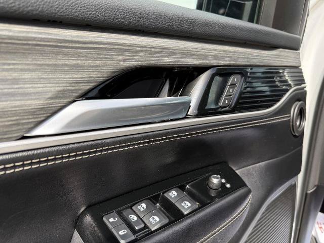Used 2023 Jeep Wagoneer L Series II AWD/4WD image 13