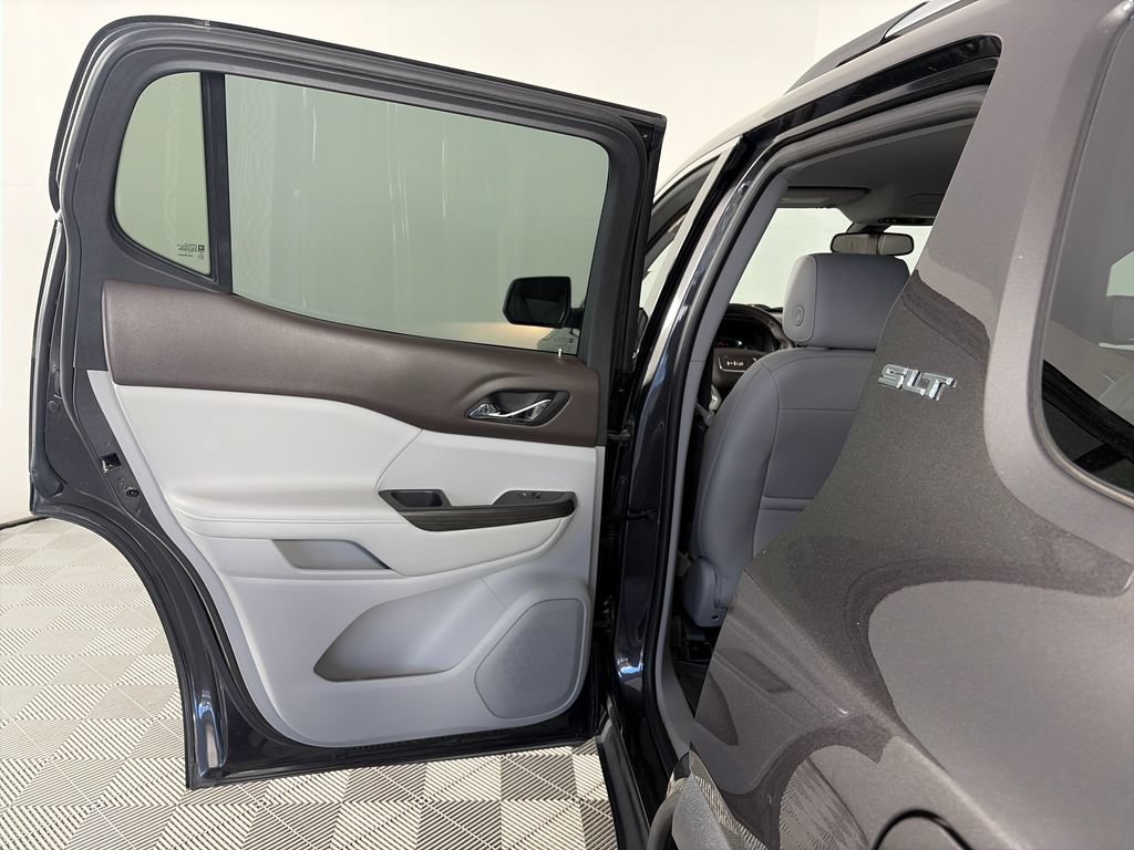 Used 2017 GMC Acadia SLT AWD/4WD image 12