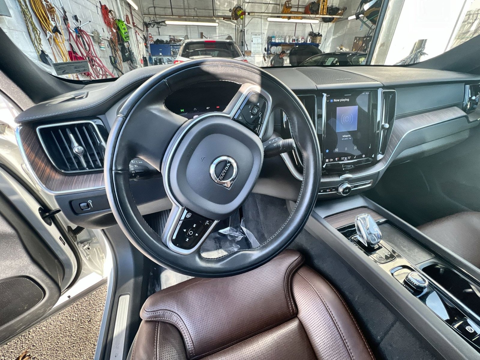 Used 2022 Volvo XC60 B5 Inscription w/ Climate Package image 16