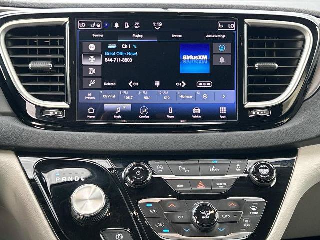 Used 2023 Chrysler Pacifica Touring-L FWD image 15
