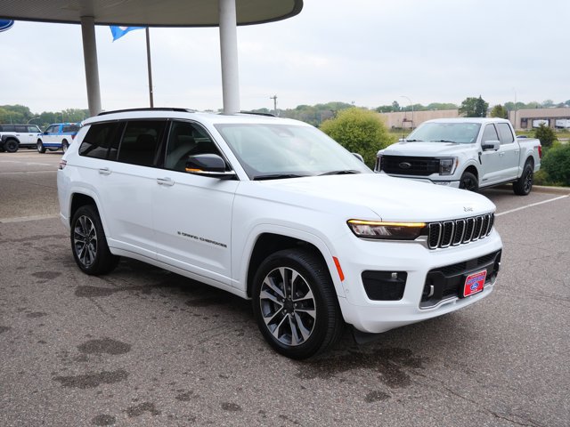 Used 2022 Jeep Grand Cherokee L Overland w/ Luxury Tech Group IV AWD/4WD image 3