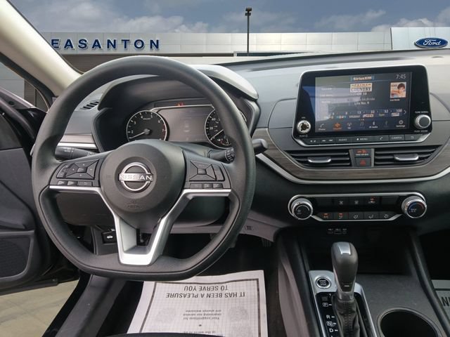 Used 2025 Nissan Altima 2.5 SV FWD image 10