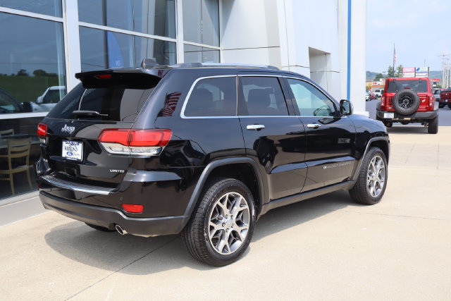 Used 2022 Jeep Grand Cherokee Limited w/ Tech Group AWD/4WD image 3