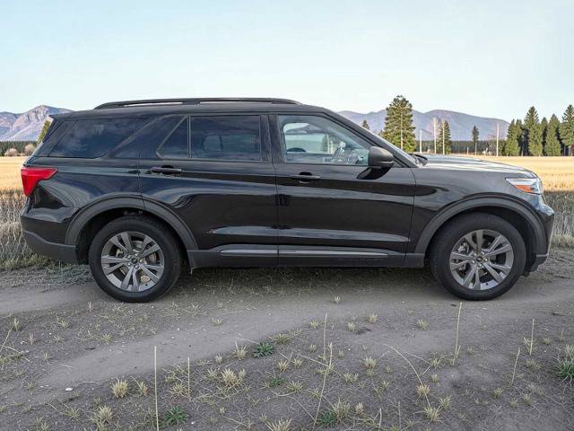 Certified 2021 Ford Explorer XLT w/ Equipment Group 202A AWD/4WD image 7