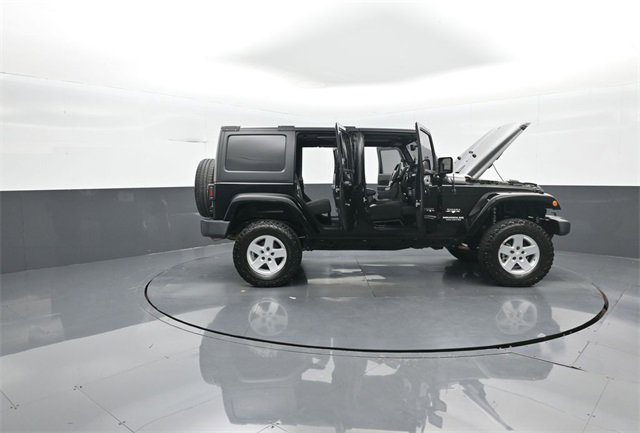 Used 2017 Jeep Wrangler Unlimited Sahara image 35