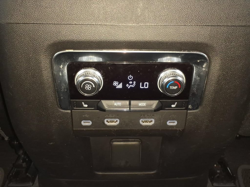 Used 2021 GMC Yukon Denali w/ Denali Ultimate Package AWD/4WD image 11