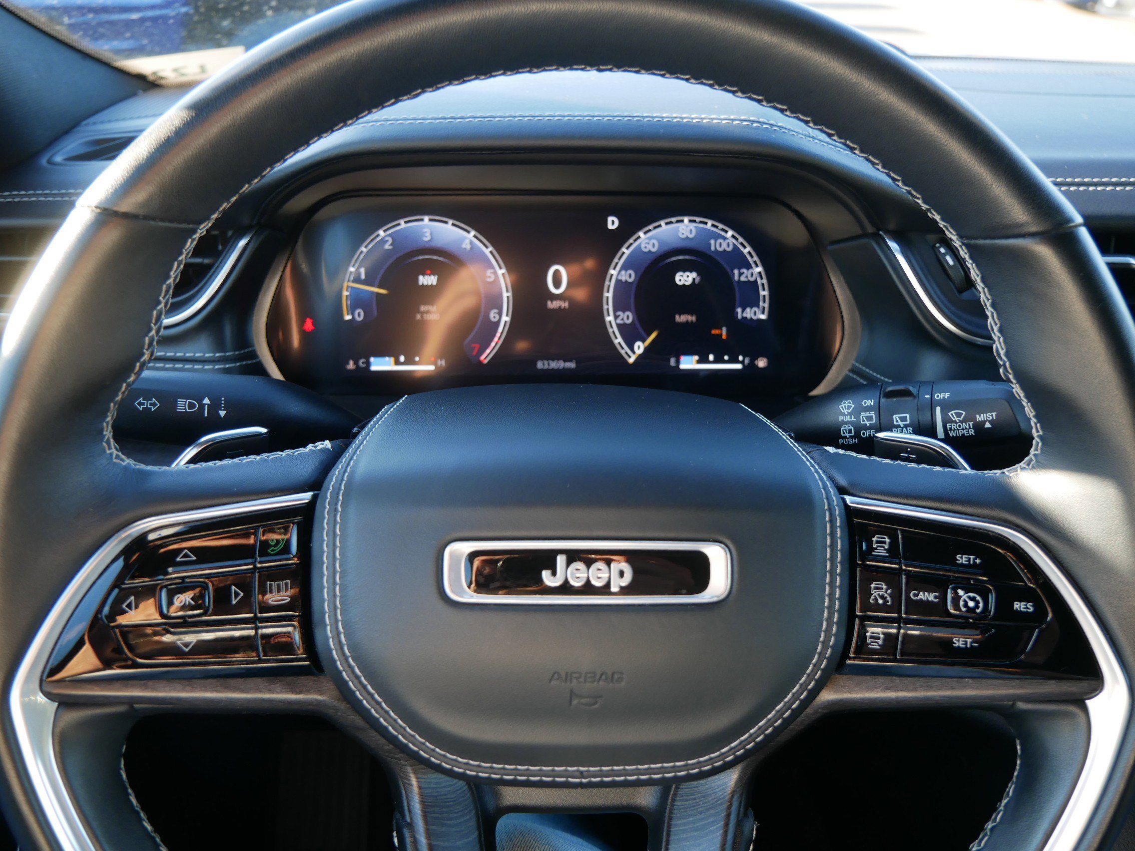 Used 2022 Jeep Grand Cherokee Overland w/ Luxury Tech Group IV image 25