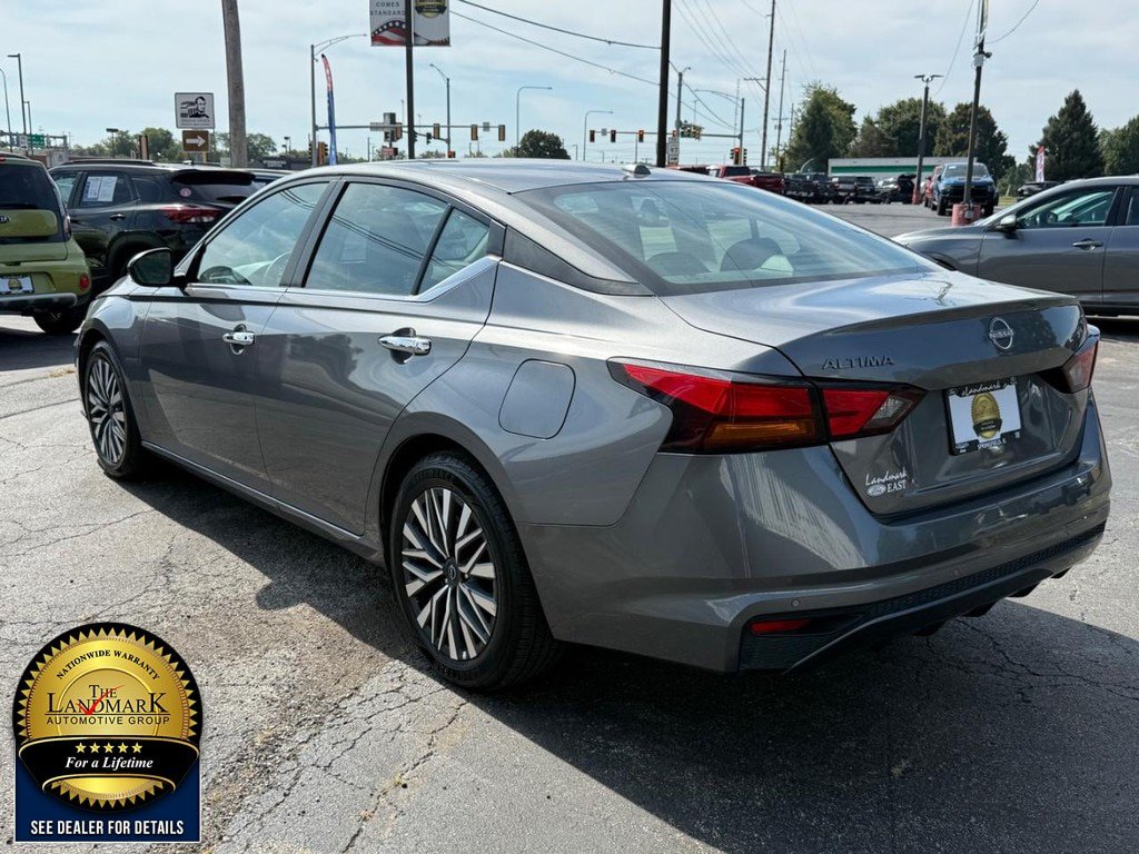 Used 2025 Nissan Altima 2.5 SV FWD image 7