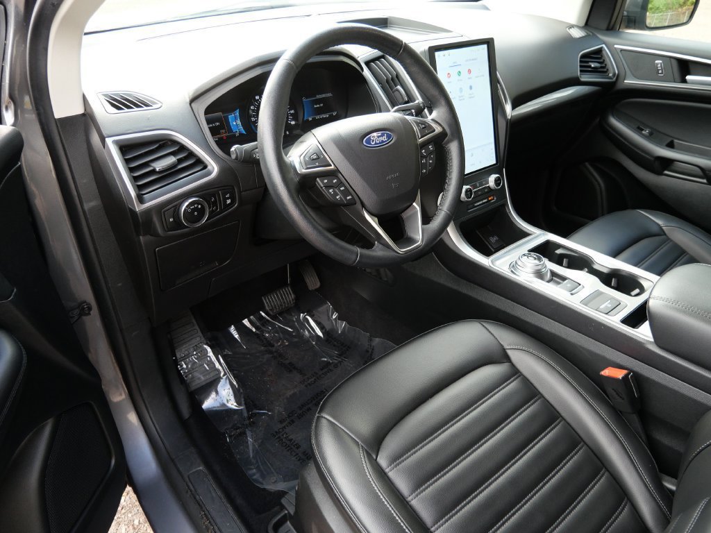 Certified 2024 Ford Edge SEL w/ Convenience Package AWD/4WD image 3