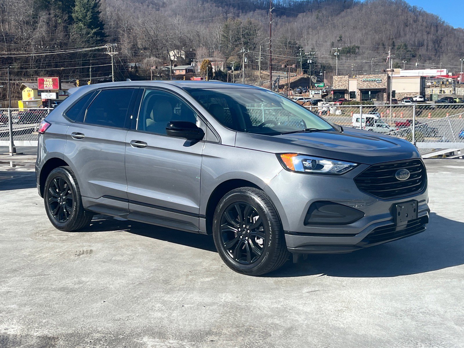 Certified 2024 Ford Edge SE w/ Black Appearance Package image 1