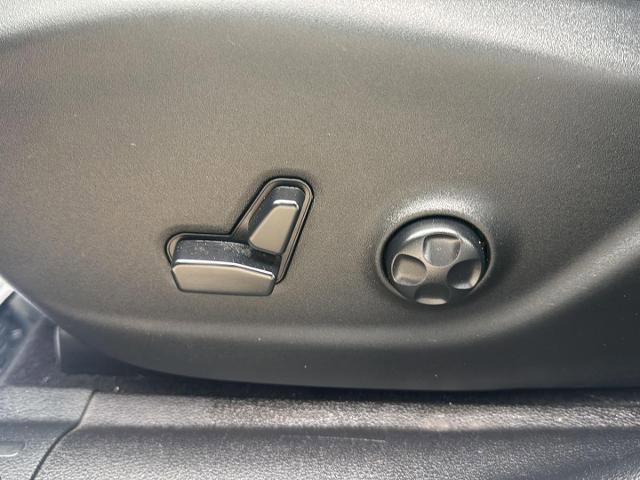 Used 2019 Jeep Cherokee Latitude Plus w/ Comfort/Convenience Group image 13