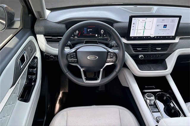 Certified 2025 Ford Explorer Platinum w/ Ultimate Package image 3
