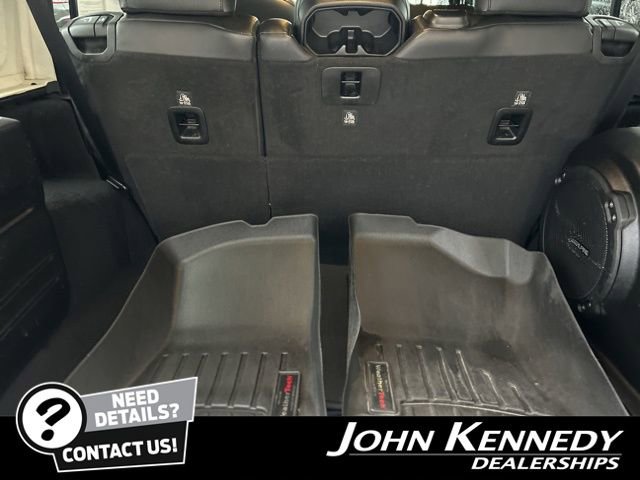 Used 2019 Jeep Wrangler Unlimited Sahara AWD/4WD image 16