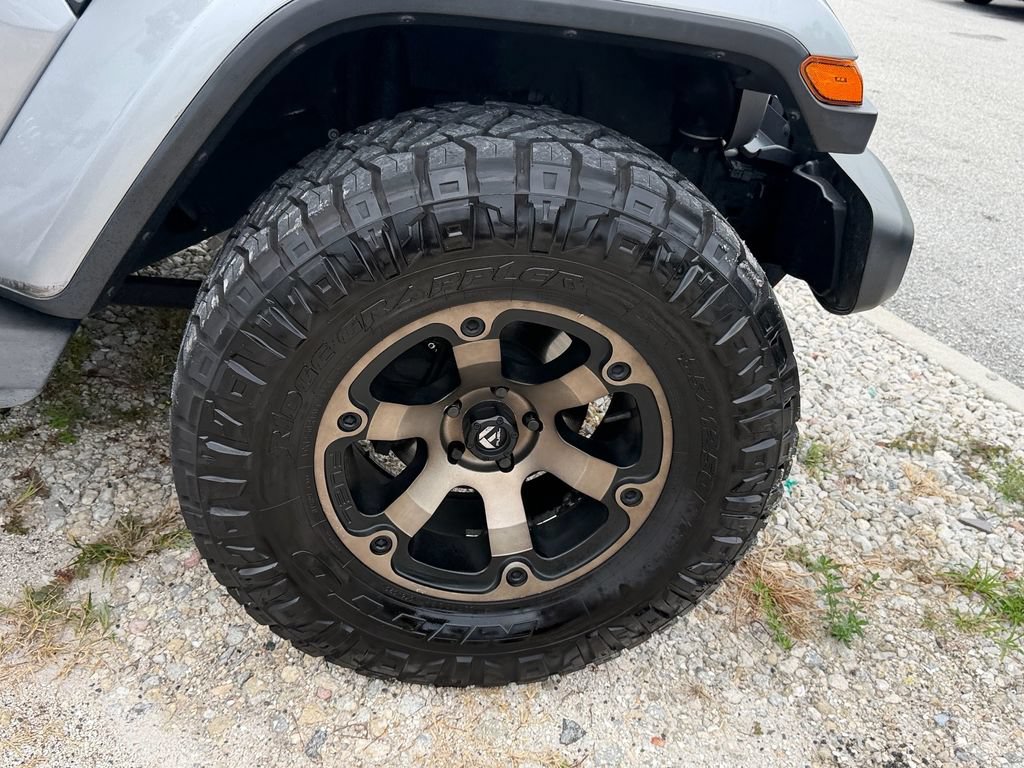 Used 2020 Jeep Gladiator Overland AWD/4WD image 7