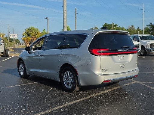 Used 2024 Chrysler Pacifica Touring-L FWD image 13