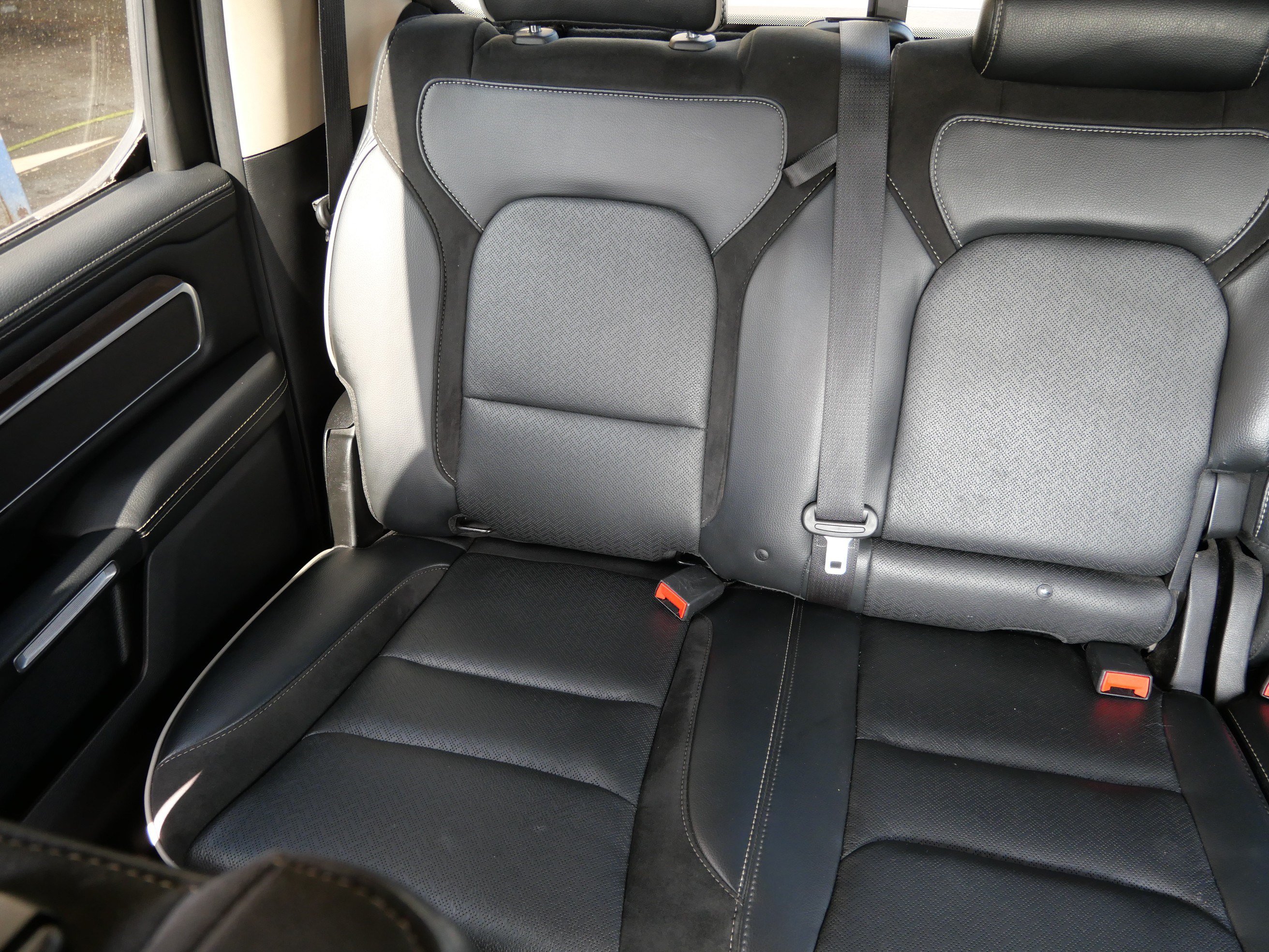 Used 2021 RAM 1500 Laramie AWD/4WD image 12