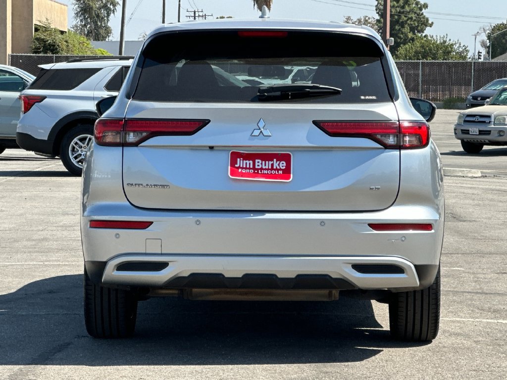 Used 2024 Mitsubishi Outlander SE AWD/4WD image 4