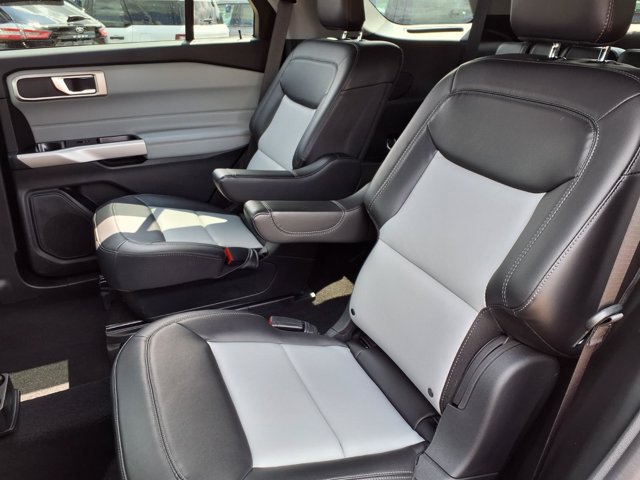 Certified 2024 Ford Explorer XLT w/ Equipment Group 202A AWD/4WD image 7