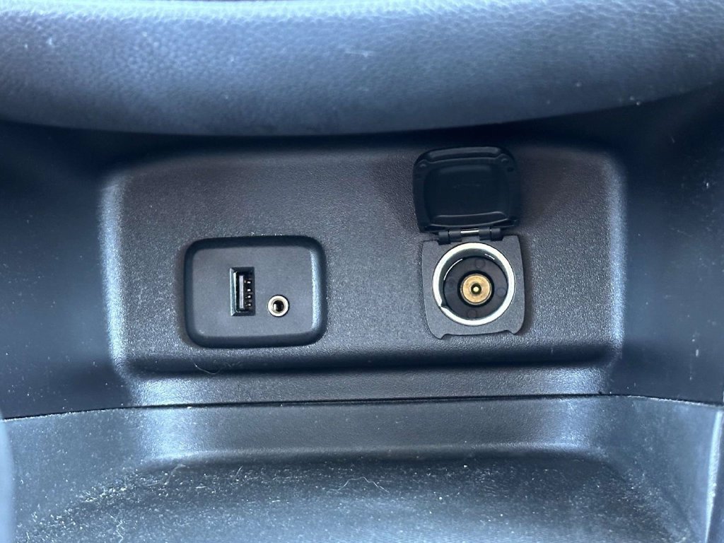 Used 2018 Chevrolet Equinox LT FWD image 19