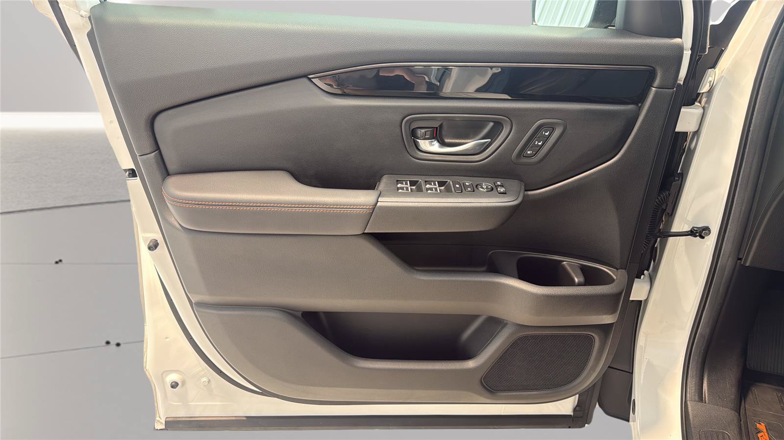 Used 2025 Honda Pilot TrailSport image 22