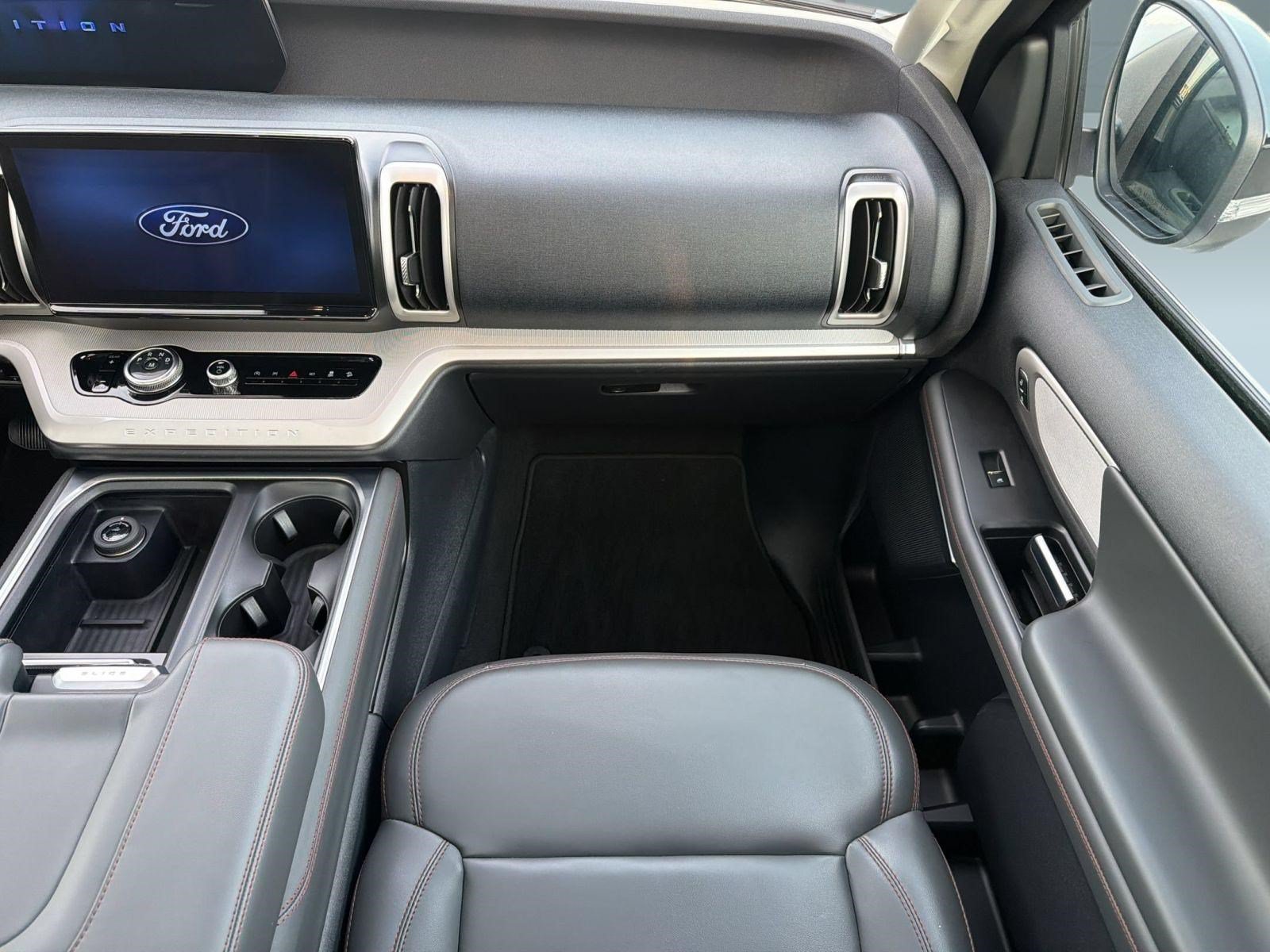 Certified 2025 Ford Expedition Active AWD/4WD image 28