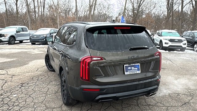 Used 2022 Kia Telluride EX w/ EX Premium Package image 5