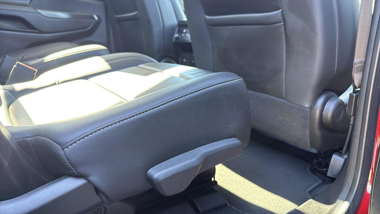 Used 2023 GMC Acadia SLT image 27