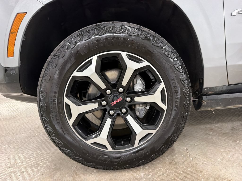 Used 2025 GMC Yukon AT4 w/ AT4 Premium Plus Package AWD/4WD image 14