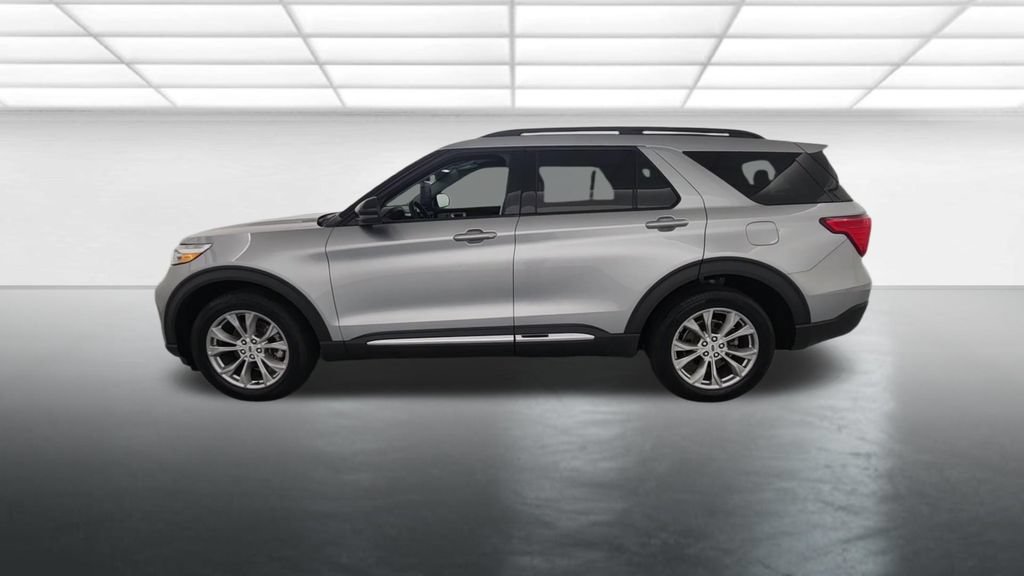 Certified 2024 Ford Explorer XLT w/ Equipment Group 202A AWD/4WD image 5