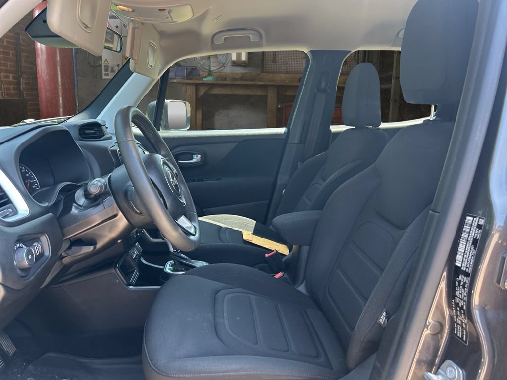 Used 2021 Jeep Renegade Latitude FWD image 19