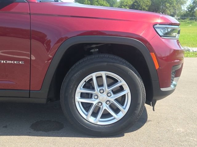 Used 2023 Jeep Grand Cherokee L Laredo w/ Luxury Tech Group I AWD/4WD image 4