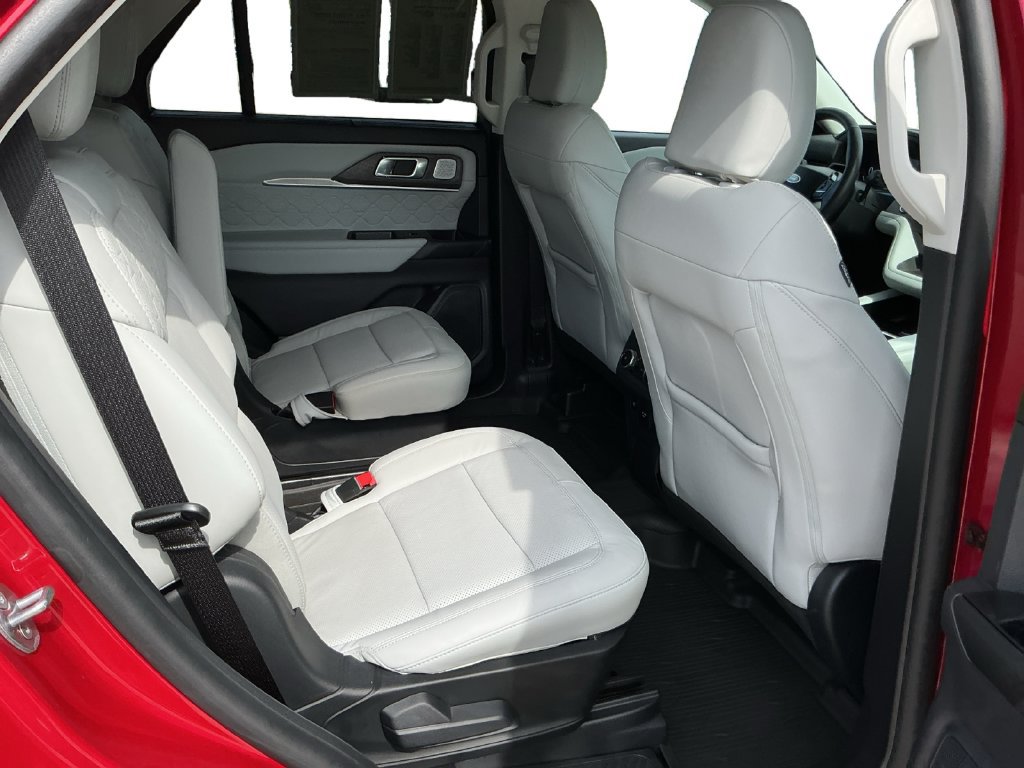 Certified 2025 Ford Explorer Platinum w/ Ultimate Package AWD/4WD image 29