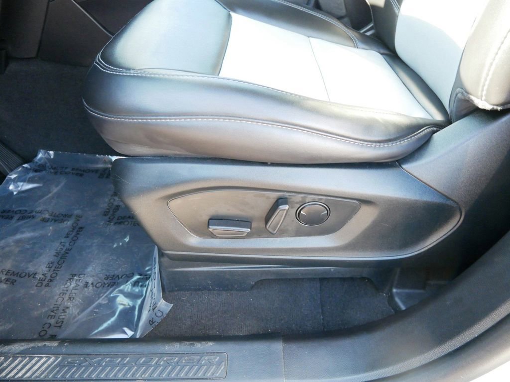 Certified 2023 Ford Explorer XLT w/ Equipment Group 202A image 8