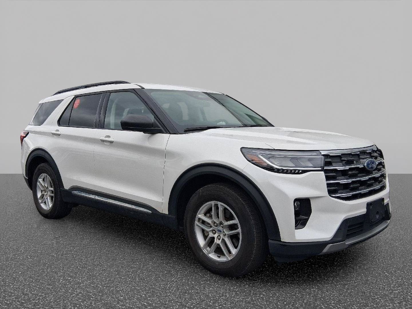 Certified 2025 Ford Explorer Active w/ Active Comfort Package RWD image 3