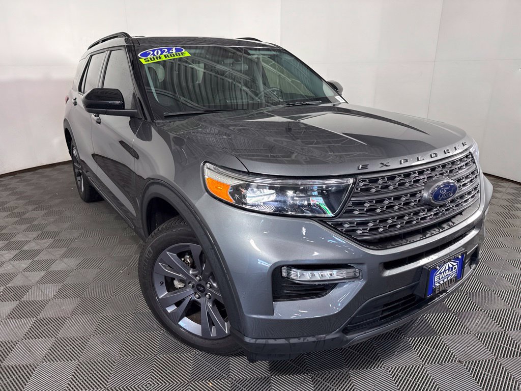 Certified 2024 Ford Explorer XLT w/ Equipment Group 202A AWD/4WD image 2