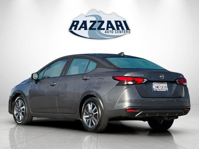 Used 2023 Nissan Versa SV image 3