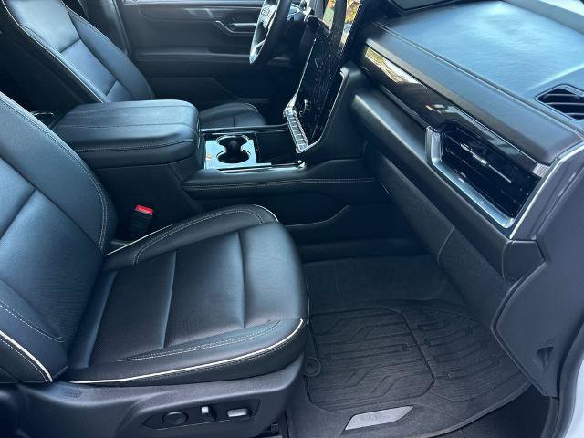 Used 2025 GMC Yukon XL Elevation w/ LPO, Yukon Black Package AWD/4WD image 15