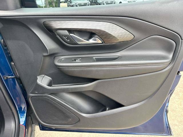 Used 2022 GMC Terrain SLE w/ Driver Convenience Package FWD image 13