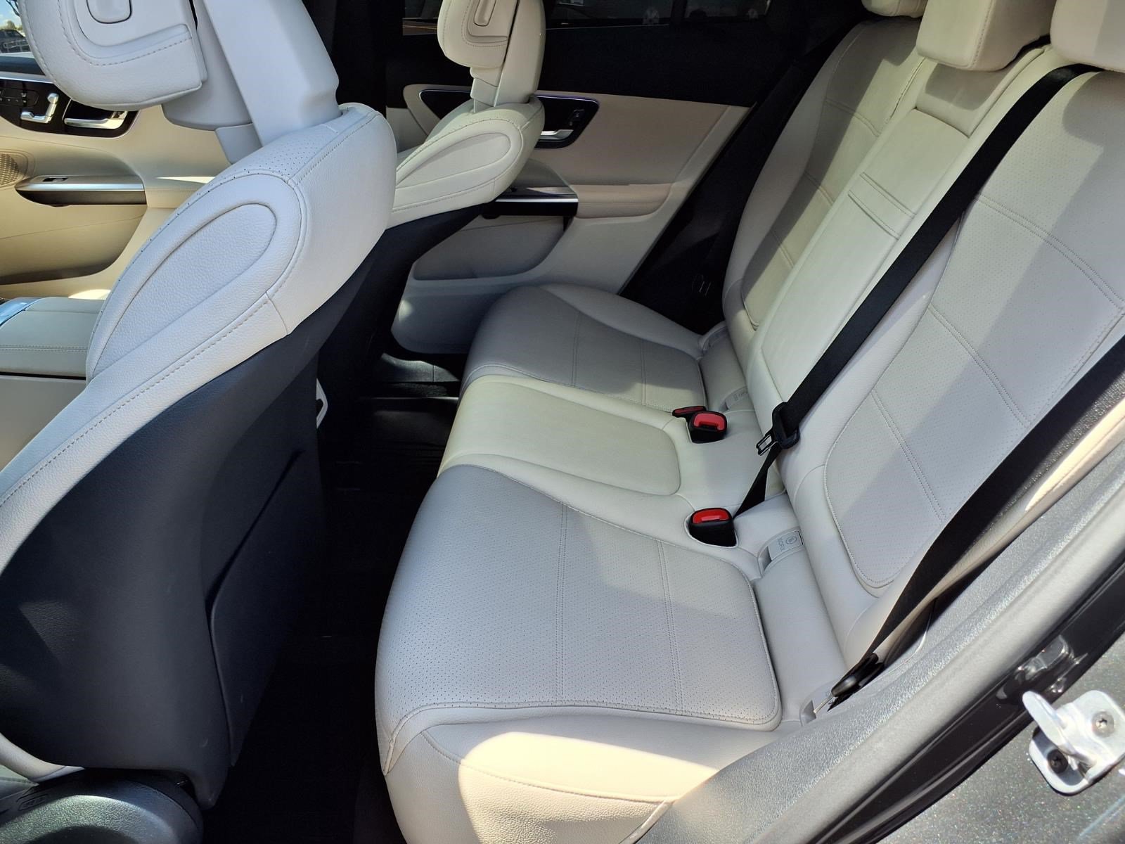 Used 2026 Mercedes-Benz GLC 300 4MATIC image 11