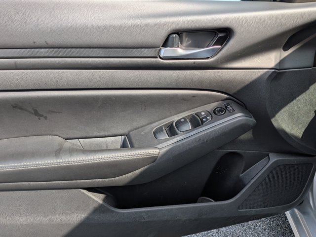 Used 2024 Nissan Altima 2.5 SV FWD image 11