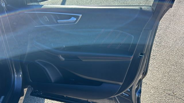Certified 2020 Ford Edge ST-Line w/ Cold Weather Package image 10