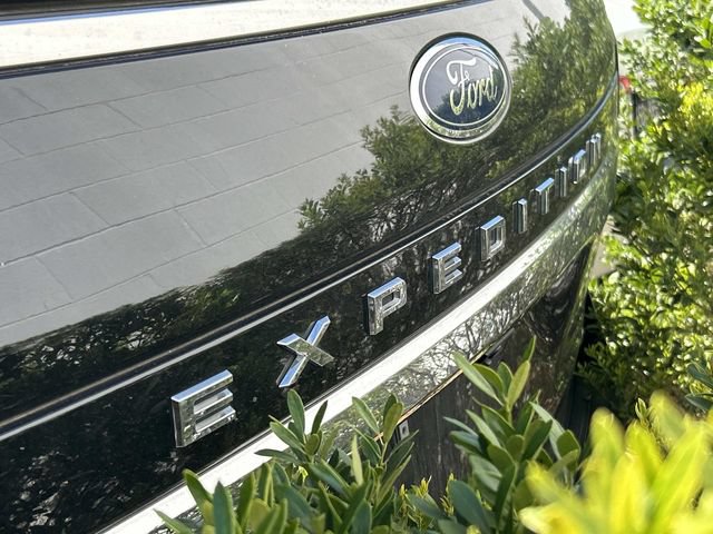 Certified 2022 Ford Expedition Max Limited RWD image 9