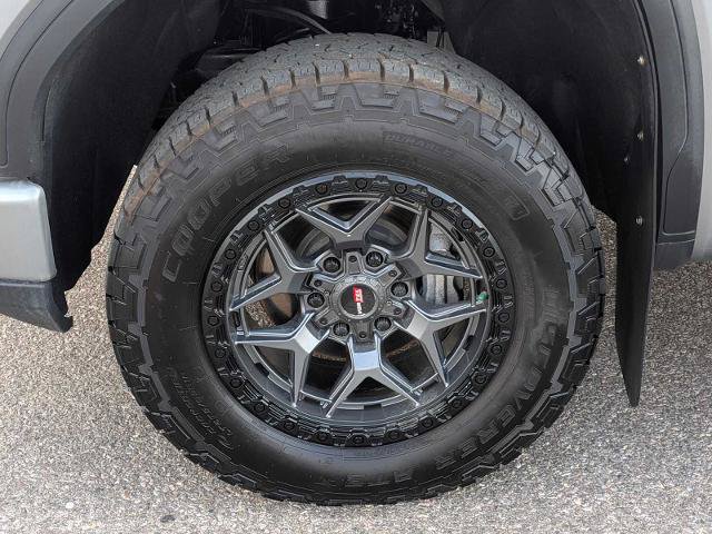Used 2023 GMC Sierra 1500 AT4 w/ Technology Package AWD/4WD image 11