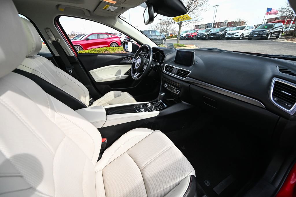 Used 2018 MAZDA MAZDA3 Grand Touring w/ Premium Equipment Package FWD image 22