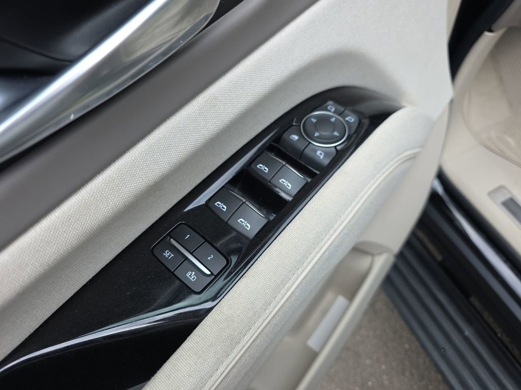 Used 2022 Cadillac Escalade ESV Premium Luxury Platinum AWD/4WD image 21