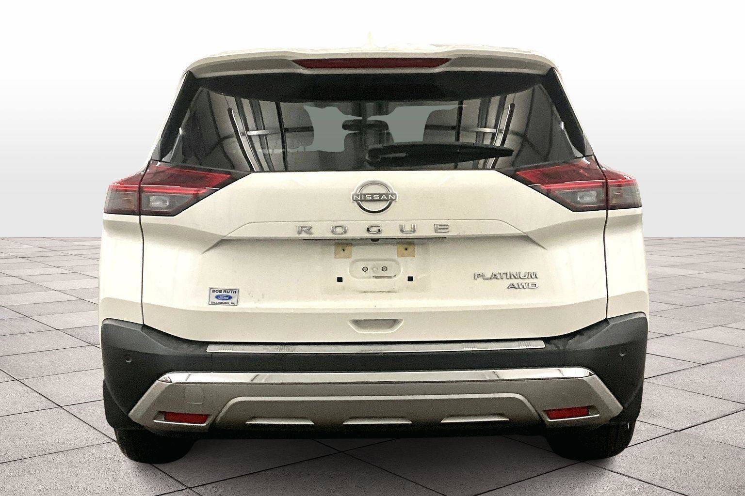 Used 2023 Nissan Rogue Platinum image 2